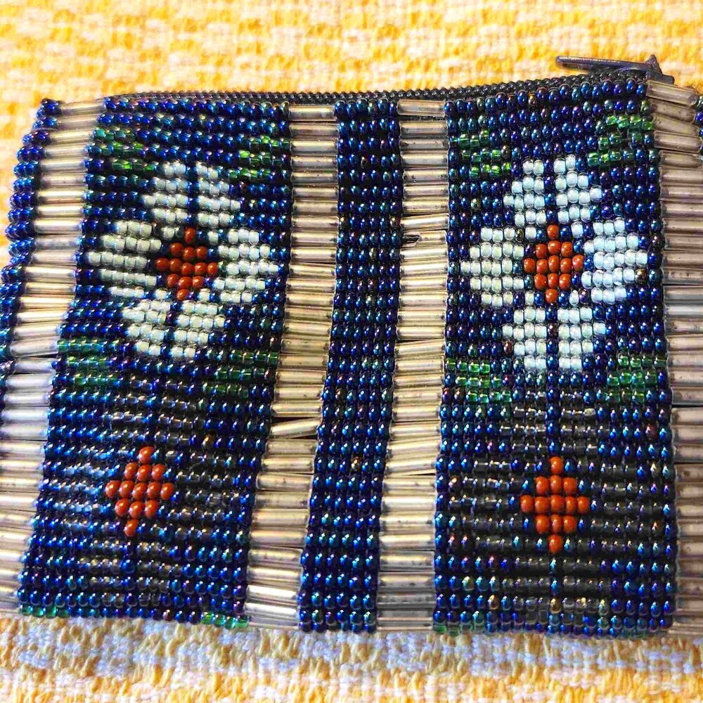 Seed bead and Heishi silver tone coin purse